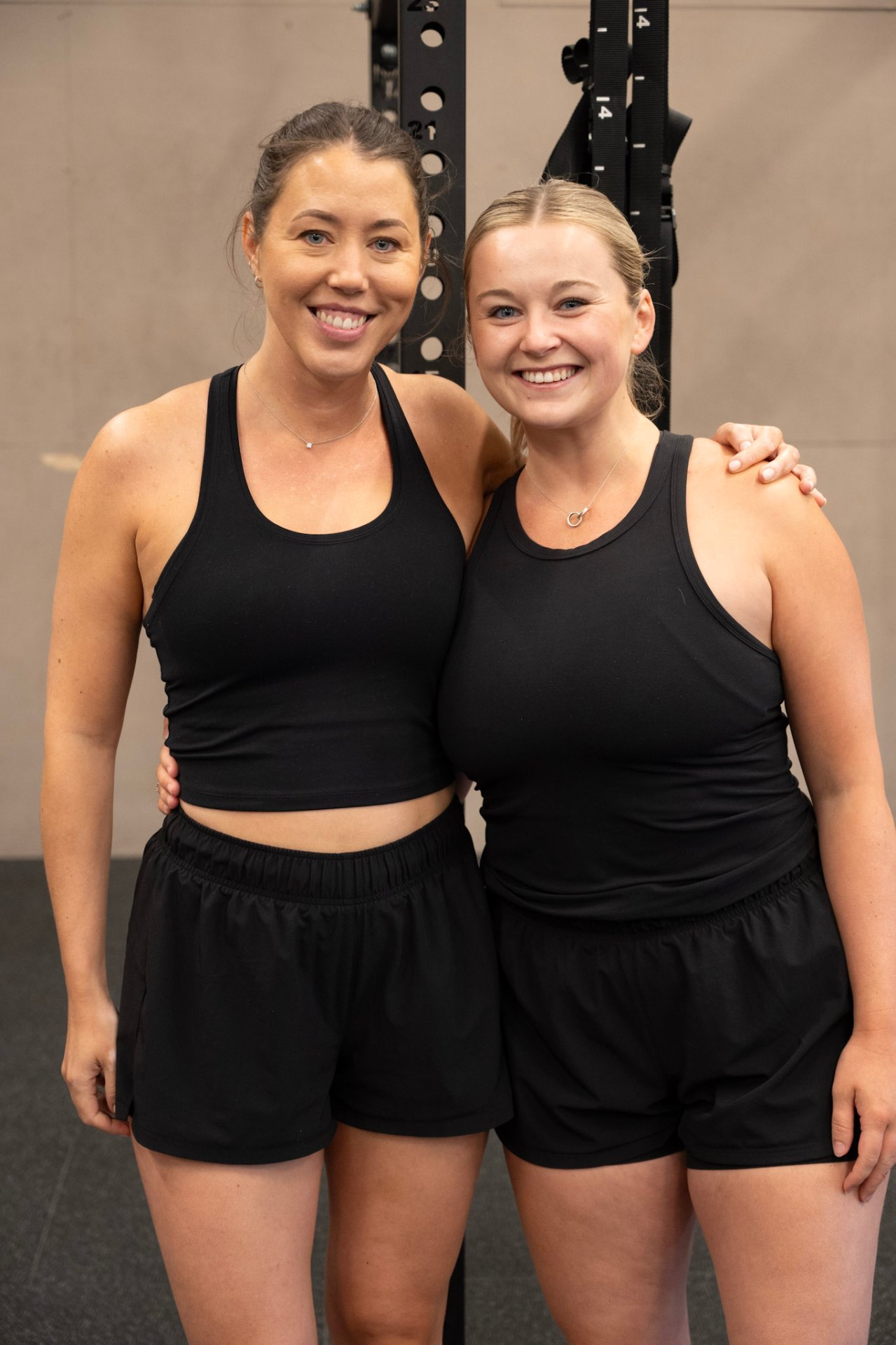 Two members side by side during a session in the gym